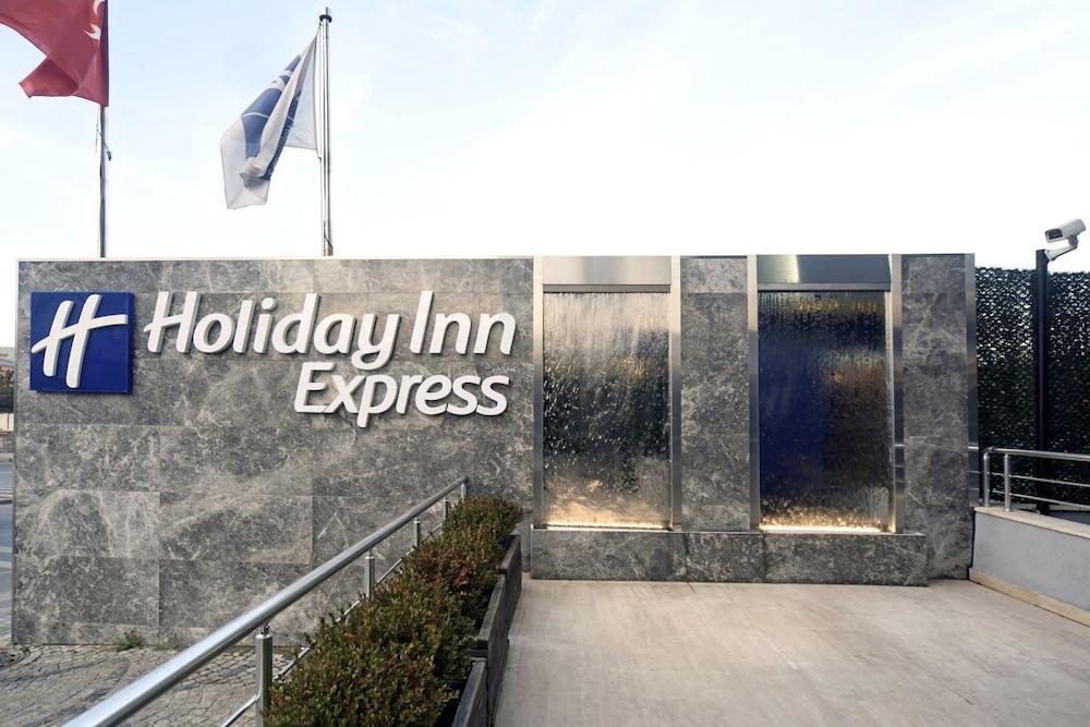 Holiday Inn Express Istanbul-Altunizade, An Ihg Hotel Exterior photo