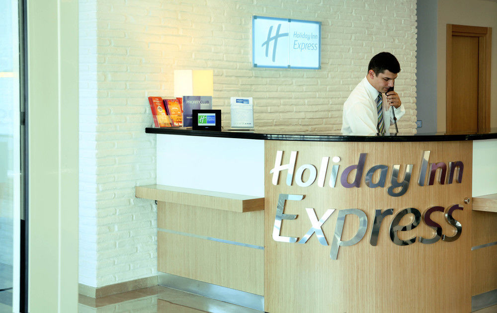 Holiday Inn Express Istanbul-Altunizade, An Ihg Hotel Exterior photo