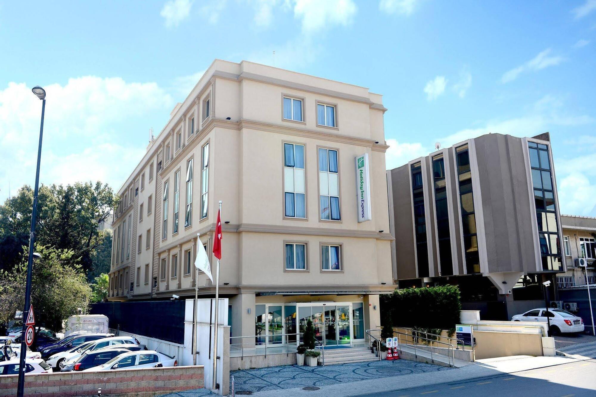 Holiday Inn Express Istanbul-Altunizade, An Ihg Hotel Exterior photo